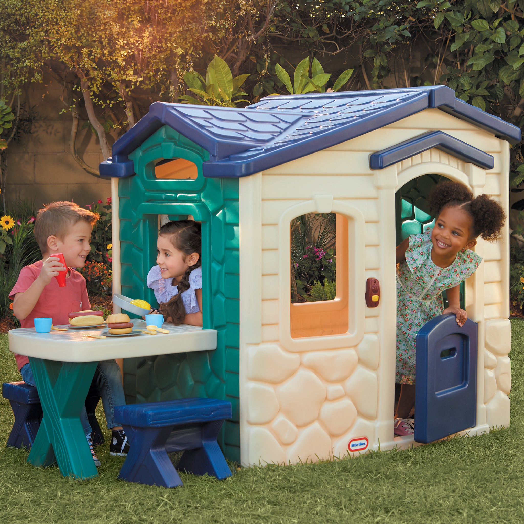 Picnic on the Patio™ Playhouse -Jungle