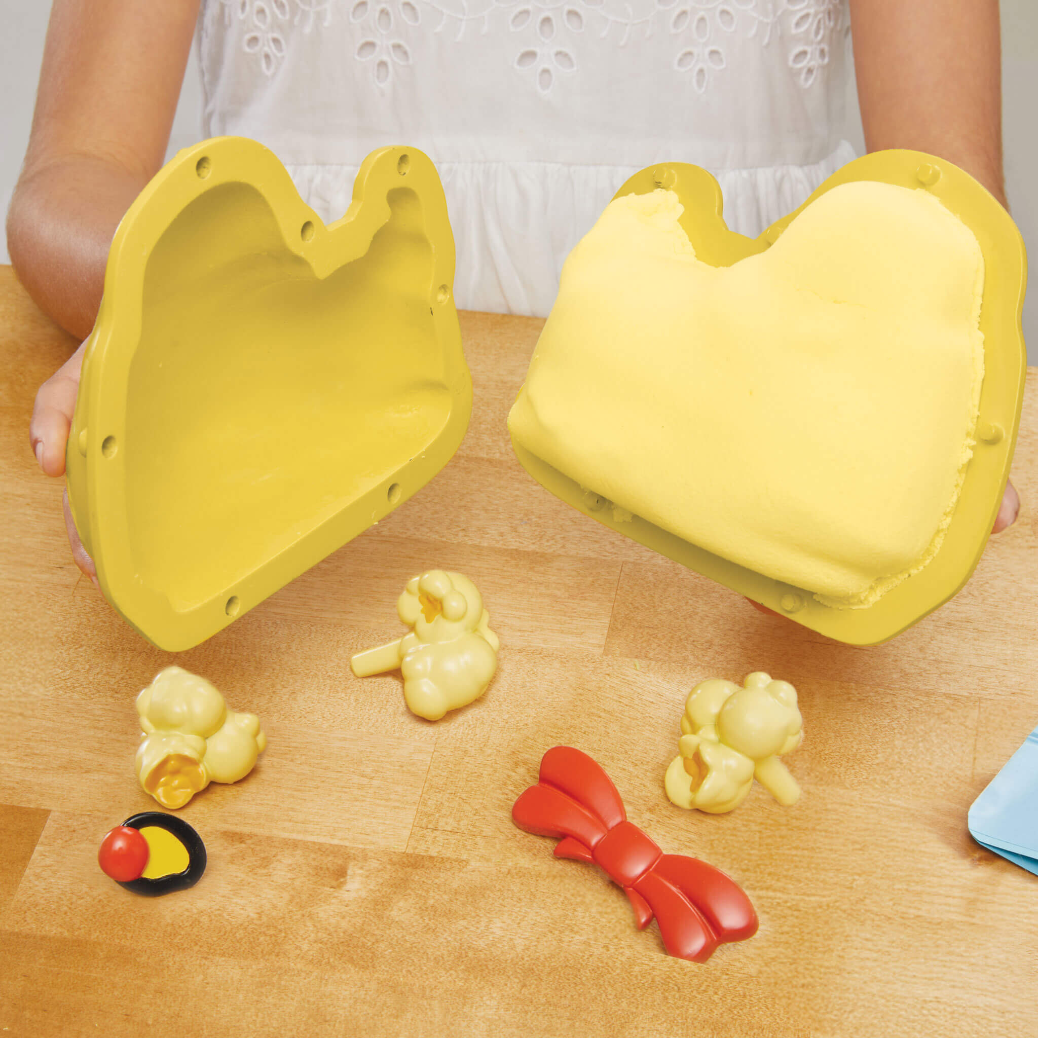 Creative Chefs™ Bluey™ - Duck Cake Kit - Image 5